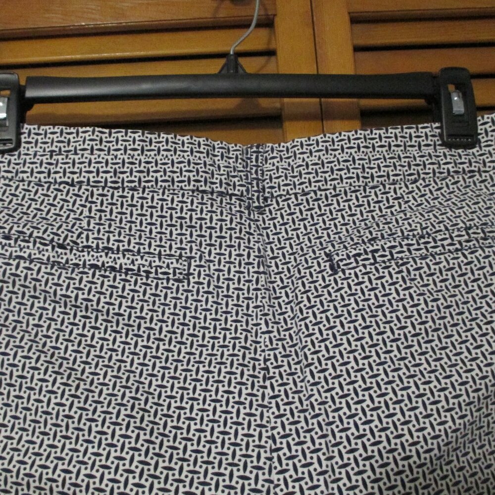 Gap shorts Khakis by Gap, Bermuda navy & white cotton with stretch size 12 - Picture 10 of 10